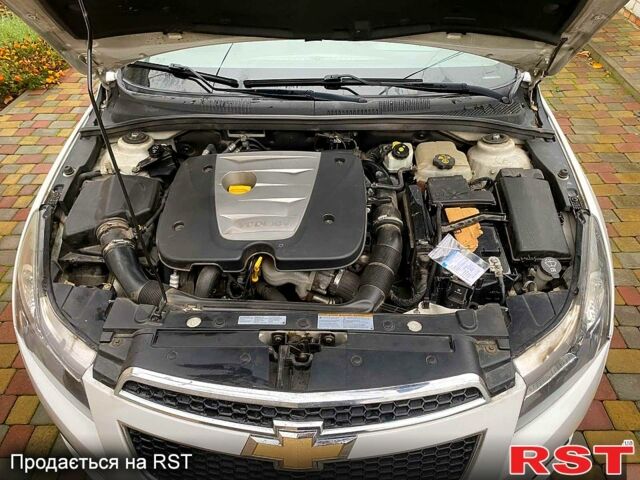 Шевроле Круз, объемом двигателя 2 л и пробегом 180 тыс. км за 7500 $, фото 8 на Automoto.ua