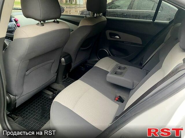 Шевроле Круз, объемом двигателя 2 л и пробегом 180 тыс. км за 7500 $, фото 2 на Automoto.ua