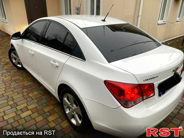 Шевроле Круз, объемом двигателя 2 л и пробегом 180 тыс. км за 7500 $, фото 1 на Automoto.ua