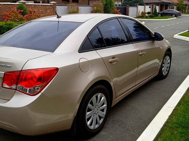 Шевроле Круз, объемом двигателя 1.8 л и пробегом 182 тыс. км за 6700 $, фото 1 на Automoto.ua