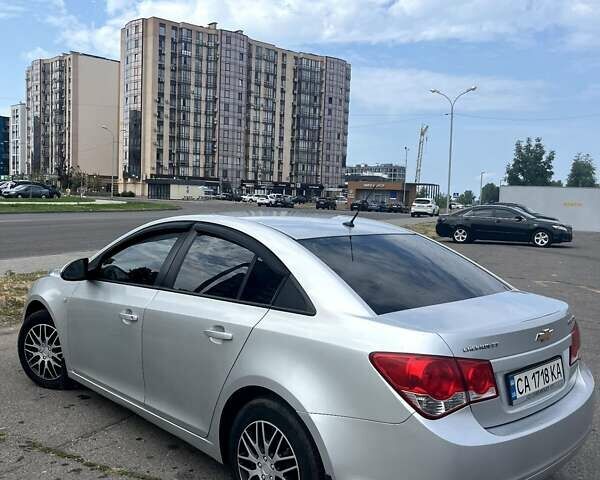 Шевроле Круз, об'ємом двигуна 1.6 л та пробігом 200 тис. км за 7600 $, фото 2 на Automoto.ua