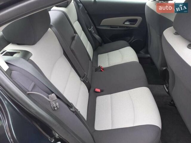 Шевроле Круз, объемом двигателя 1.8 л и пробегом 65 тыс. км за 9000 $, фото 2 на Automoto.ua