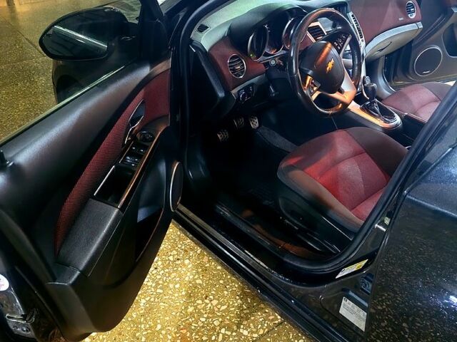 Шевроле Круз, объемом двигателя 14 л и пробегом 303 тыс. км за 6300 $, фото 6 на Automoto.ua