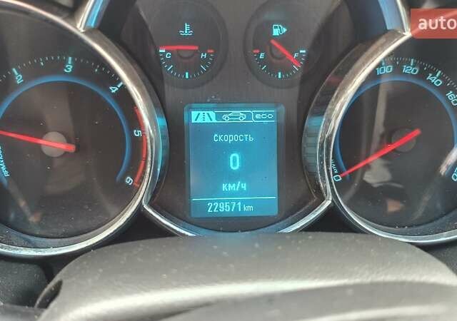 Шевроле Круз, объемом двигателя 2 л и пробегом 229 тыс. км за 7499 $, фото 6 на Automoto.ua