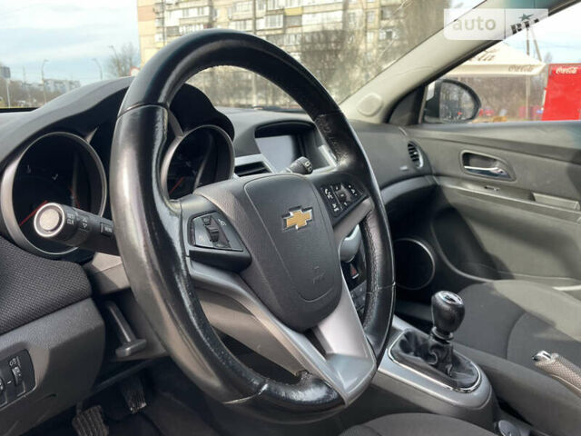 Шевроле Круз, об'ємом двигуна 1.7 л та пробігом 235 тис. км за 8200 $, фото 16 на Automoto.ua