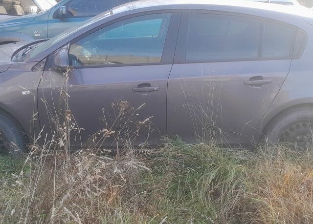 Серый Шевроле Круз, объемом двигателя 1 л и пробегом 150 тыс. км за 4500 $, фото 3 на Automoto.ua