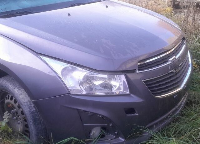 Серый Шевроле Круз, объемом двигателя 1 л и пробегом 150 тыс. км за 4500 $, фото 2 на Automoto.ua