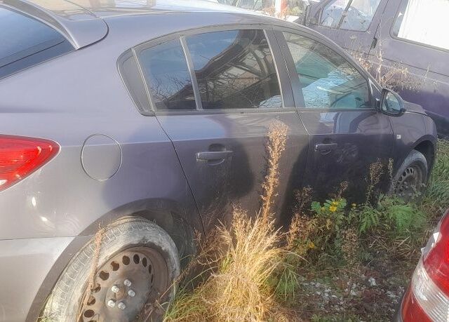 Серый Шевроле Круз, объемом двигателя 1 л и пробегом 150 тыс. км за 4500 $, фото 1 на Automoto.ua