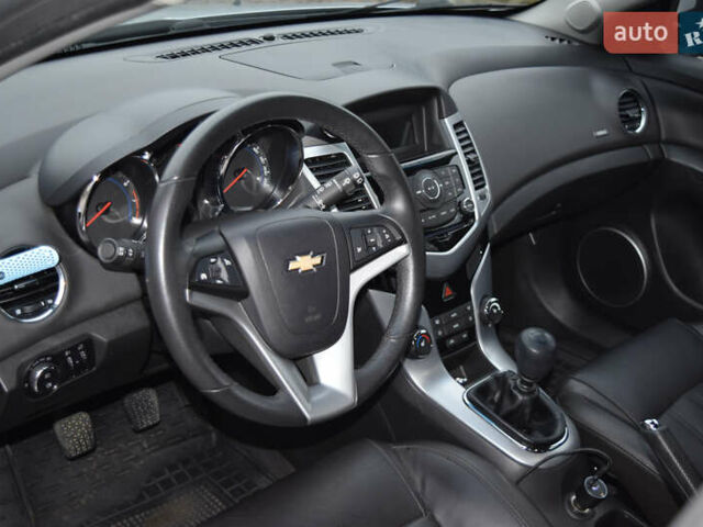 Серый Шевроле Круз, объемом двигателя 1.8 л и пробегом 38 тыс. км за 9500 $, фото 9 на Automoto.ua