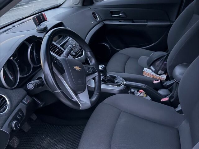 Сірий Шевроле Круз, об'ємом двигуна 1.8 л та пробігом 125 тис. км за 3000 $, фото 8 на Automoto.ua