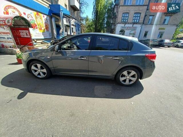 Серый Шевроле Круз, объемом двигателя 1.8 л и пробегом 192 тыс. км за 8000 $, фото 5 на Automoto.ua
