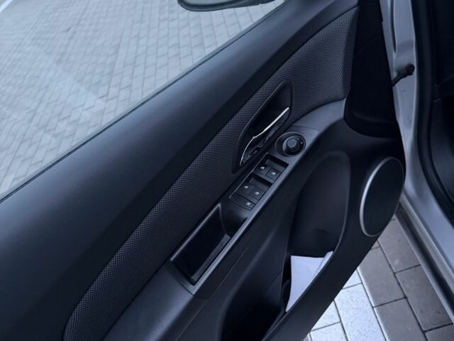 Сірий Шевроле Круз, об'ємом двигуна 1.8 л та пробігом 125 тис. км за 3000 $, фото 10 на Automoto.ua