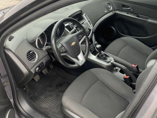 Серый Шевроле Круз, объемом двигателя 1.8 л и пробегом 184 тыс. км за 7900 $, фото 4 на Automoto.ua