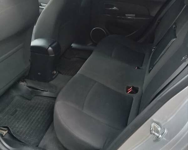 Серый Шевроле Круз, объемом двигателя 1.8 л и пробегом 248 тыс. км за 6250 $, фото 6 на Automoto.ua