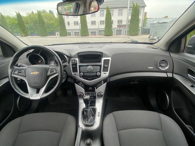 Серый Шевроле Круз, объемом двигателя 1.8 л и пробегом 184 тыс. км за 7900 $, фото 6 на Automoto.ua