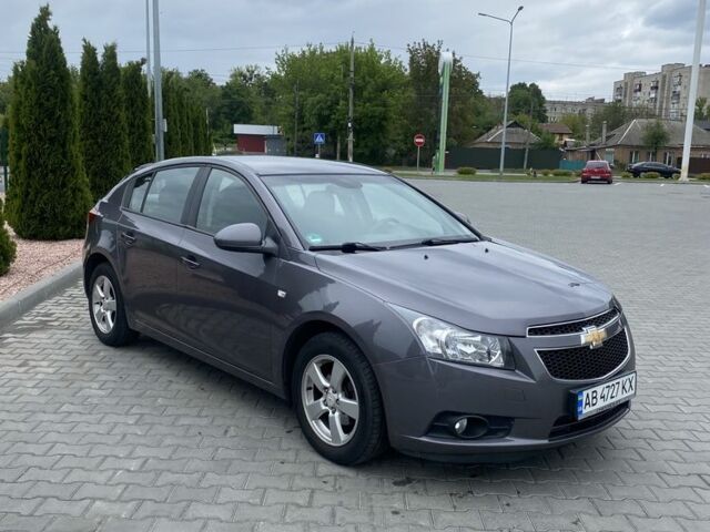 Серый Шевроле Круз, объемом двигателя 1.8 л и пробегом 184 тыс. км за 7900 $, фото 1 на Automoto.ua