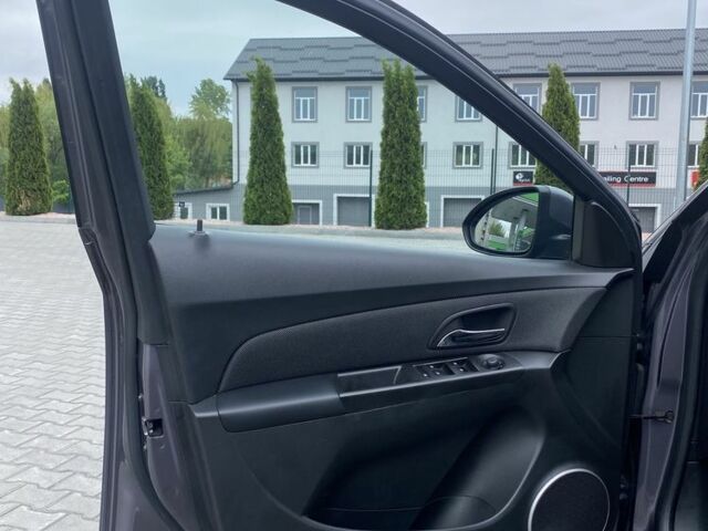 Серый Шевроле Круз, объемом двигателя 1.8 л и пробегом 184 тыс. км за 7900 $, фото 5 на Automoto.ua