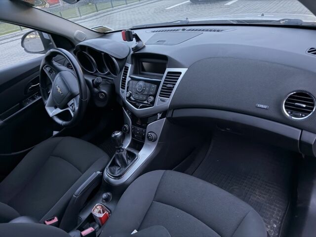 Сірий Шевроле Круз, об'ємом двигуна 1.8 л та пробігом 125 тис. км за 3000 $, фото 15 на Automoto.ua