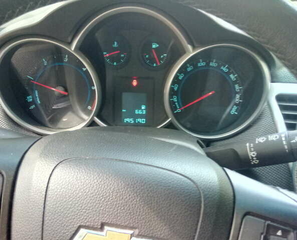 Серый Шевроле Круз, объемом двигателя 1.7 л и пробегом 195 тыс. км за 7700 $, фото 2 на Automoto.ua