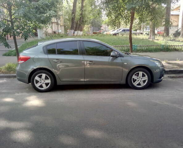 Серый Шевроле Круз, объемом двигателя 1.7 л и пробегом 195 тыс. км за 7700 $, фото 1 на Automoto.ua