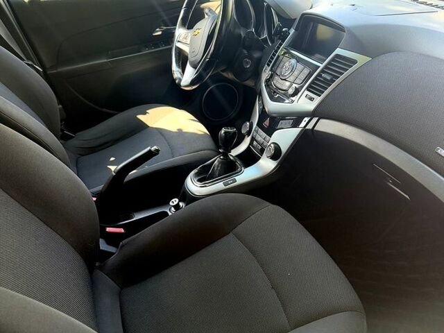 Серый Шевроле Круз, объемом двигателя 2 л и пробегом 232 тыс. км за 6700 $, фото 2 на Automoto.ua