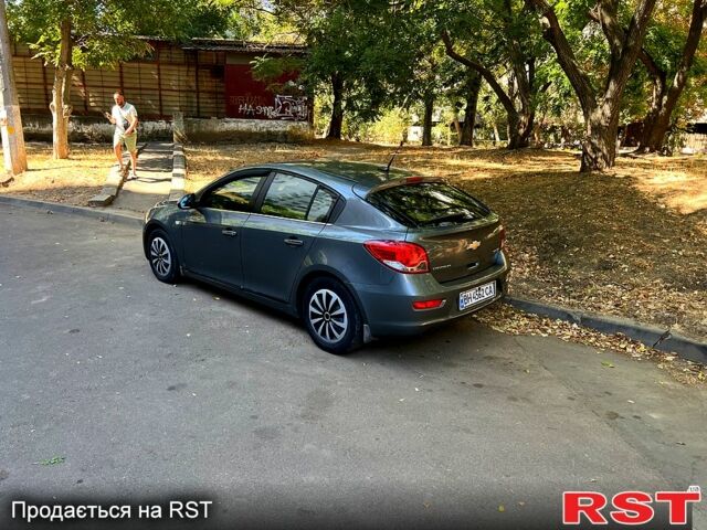 Серый Шевроле Круз, объемом двигателя 1.8 л и пробегом 128 тыс. км за 6500 $, фото 2 на Automoto.ua