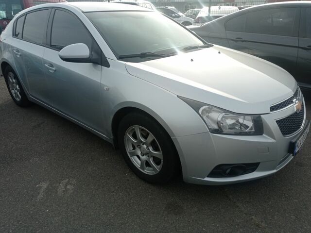 Серый Шевроле Круз, объемом двигателя 1.7 л и пробегом 294 тыс. км за 5400 $, фото 1 на Automoto.ua