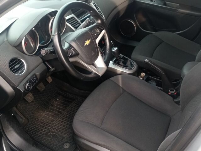 Серый Шевроле Круз, объемом двигателя 1.7 л и пробегом 294 тыс. км за 5400 $, фото 5 на Automoto.ua