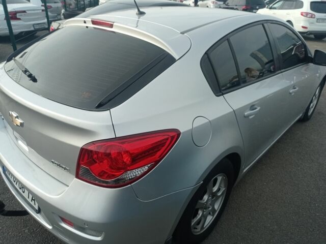 Серый Шевроле Круз, объемом двигателя 1.7 л и пробегом 294 тыс. км за 5400 $, фото 7 на Automoto.ua