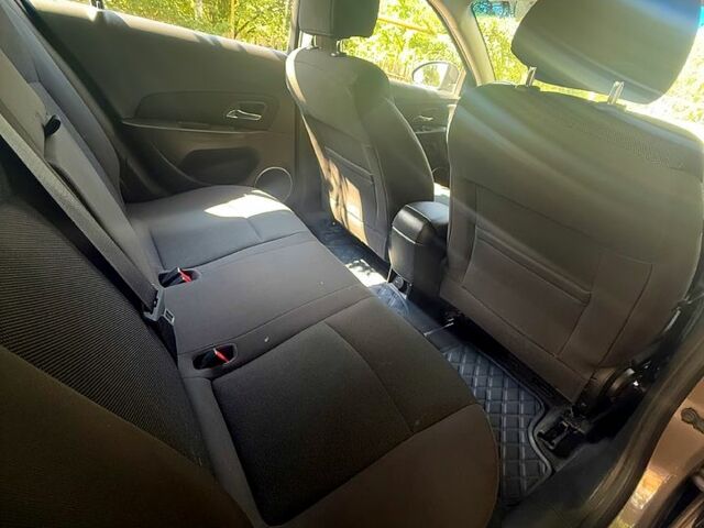 Серый Шевроле Круз, объемом двигателя 2 л и пробегом 232 тыс. км за 6700 $, фото 5 на Automoto.ua