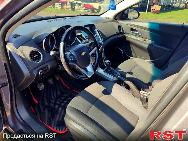 Серый Шевроле Круз, объемом двигателя 1.7 л и пробегом 217 тыс. км за 6500 $, фото 6 на Automoto.ua