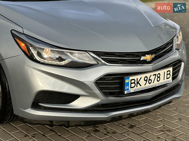 Серый Шевроле Круз, объемом двигателя 1.36 л и пробегом 176 тыс. км за 8999 $, фото 3 на Automoto.ua
