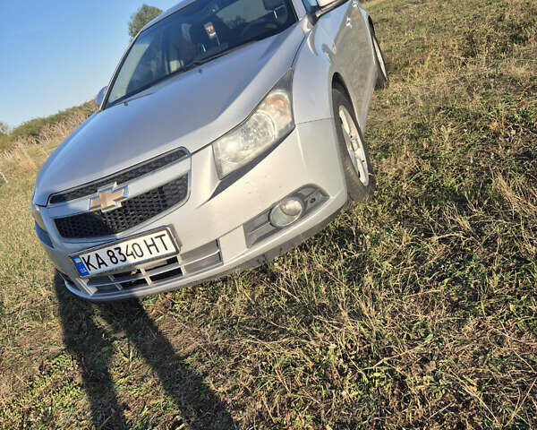 Серый Шевроле Круз, объемом двигателя 1.6 л и пробегом 218 тыс. км за 5500 $, фото 2 на Automoto.ua