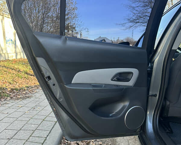 Серый Шевроле Круз, объемом двигателя 1.99 л и пробегом 196 тыс. км за 7200 $, фото 30 на Automoto.ua