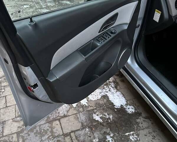 Серый Шевроле Круз, объемом двигателя 1.6 л и пробегом 174 тыс. км за 6700 $, фото 12 на Automoto.ua