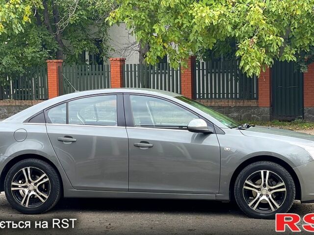 Серый Шевроле Круз, объемом двигателя 1.8 л и пробегом 177 тыс. км за 6950 $, фото 2 на Automoto.ua