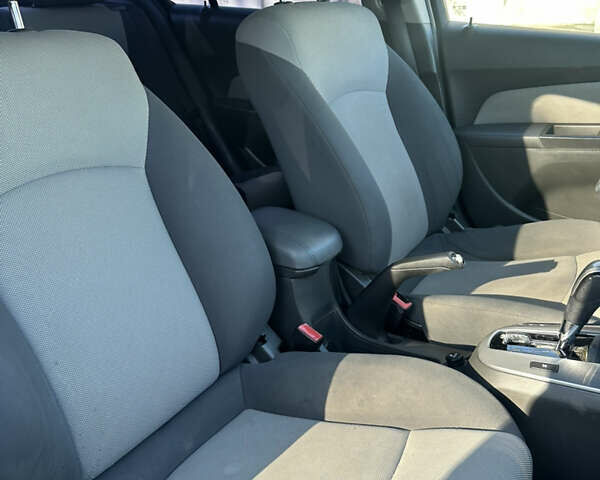 Серый Шевроле Круз, объемом двигателя 1.99 л и пробегом 196 тыс. км за 7200 $, фото 41 на Automoto.ua