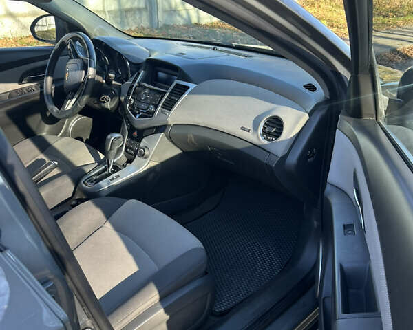 Серый Шевроле Круз, объемом двигателя 1.99 л и пробегом 196 тыс. км за 7200 $, фото 43 на Automoto.ua