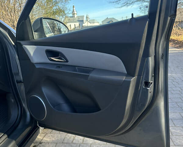 Серый Шевроле Круз, объемом двигателя 1.99 л и пробегом 196 тыс. км за 7200 $, фото 44 на Automoto.ua