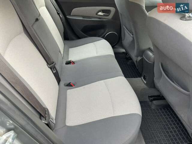 Серый Шевроле Круз, объемом двигателя 1.8 л и пробегом 177 тыс. км за 6650 $, фото 8 на Automoto.ua