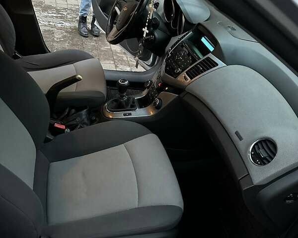 Серый Шевроле Круз, объемом двигателя 1.6 л и пробегом 174 тыс. км за 6700 $, фото 16 на Automoto.ua