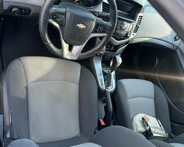 Серый Шевроле Круз, объемом двигателя 1.99 л и пробегом 196 тыс. км за 7200 $, фото 4 на Automoto.ua