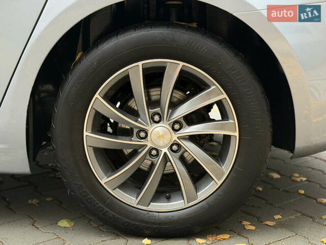 Сірий Шевроле Круз, об'ємом двигуна 1.6 л та пробігом 217 тис. км за 5700 $, фото 7 на Automoto.ua