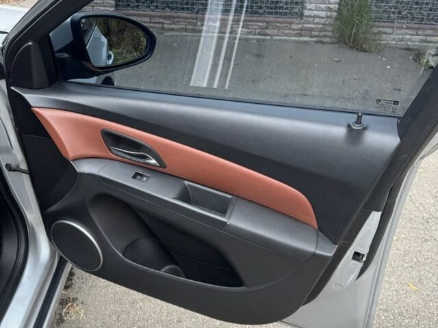 Серый Шевроле Круз, объемом двигателя 1.6 л и пробегом 162 тыс. км за 6300 $, фото 16 на Automoto.ua