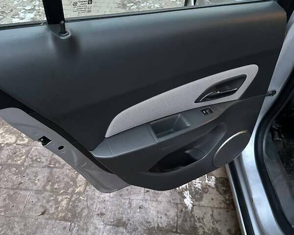 Серый Шевроле Круз, объемом двигателя 1.6 л и пробегом 174 тыс. км за 6700 $, фото 10 на Automoto.ua