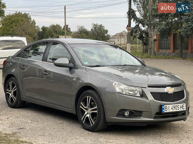 Серый Шевроле Круз, объемом двигателя 1.8 л и пробегом 177 тыс. км за 6650 $, фото 5 на Automoto.ua