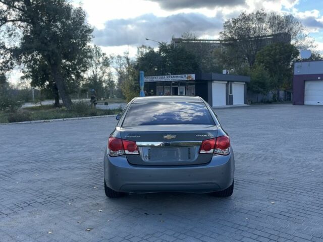 Серый Шевроле Круз, объемом двигателя 1.6 л и пробегом 210 тыс. км за 6400 $, фото 3 на Automoto.ua