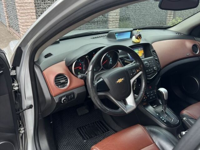 Серый Шевроле Круз, объемом двигателя 1.6 л и пробегом 162 тыс. км за 6300 $, фото 13 на Automoto.ua