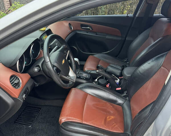 Сірий Шевроле Круз, об'ємом двигуна 1.6 л та пробігом 162 тис. км за 6500 $, фото 10 на Automoto.ua
