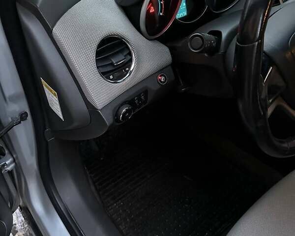 Серый Шевроле Круз, объемом двигателя 1.6 л и пробегом 174 тыс. км за 6700 $, фото 13 на Automoto.ua